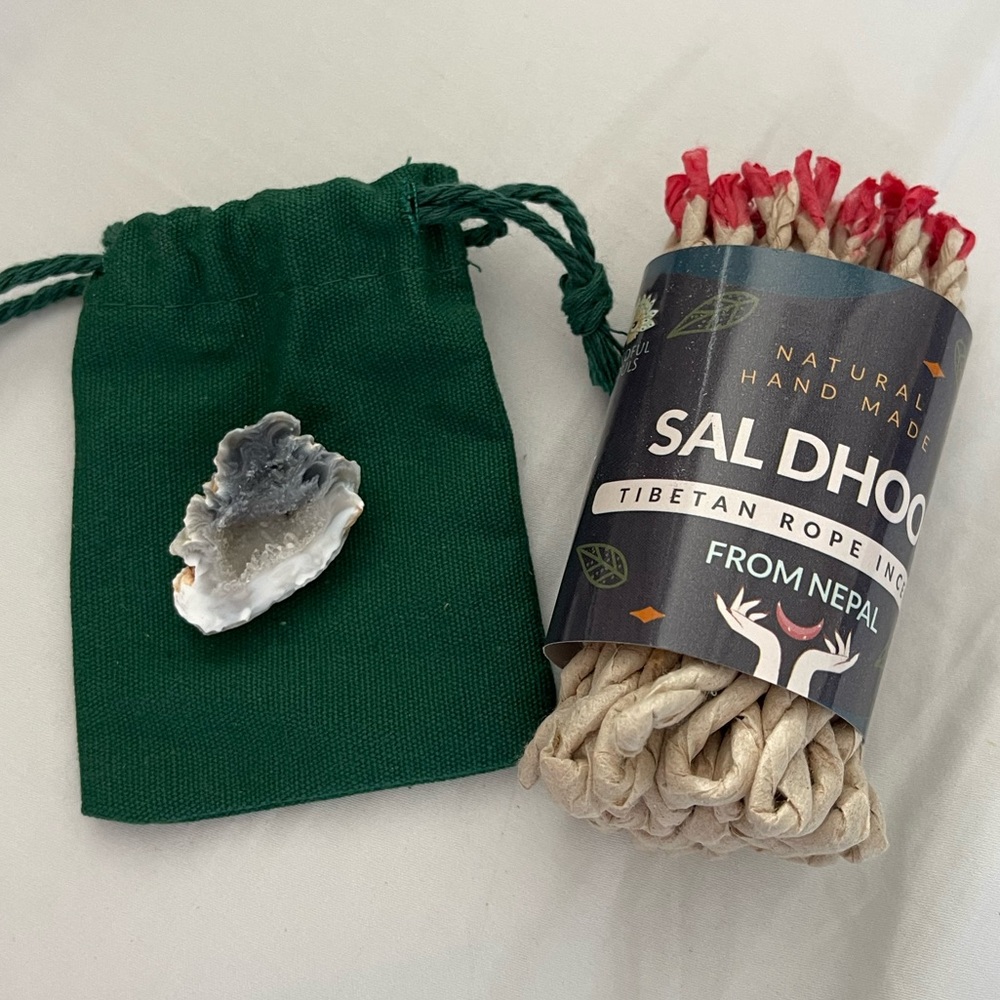 Natural Geode stone w/ rope incense